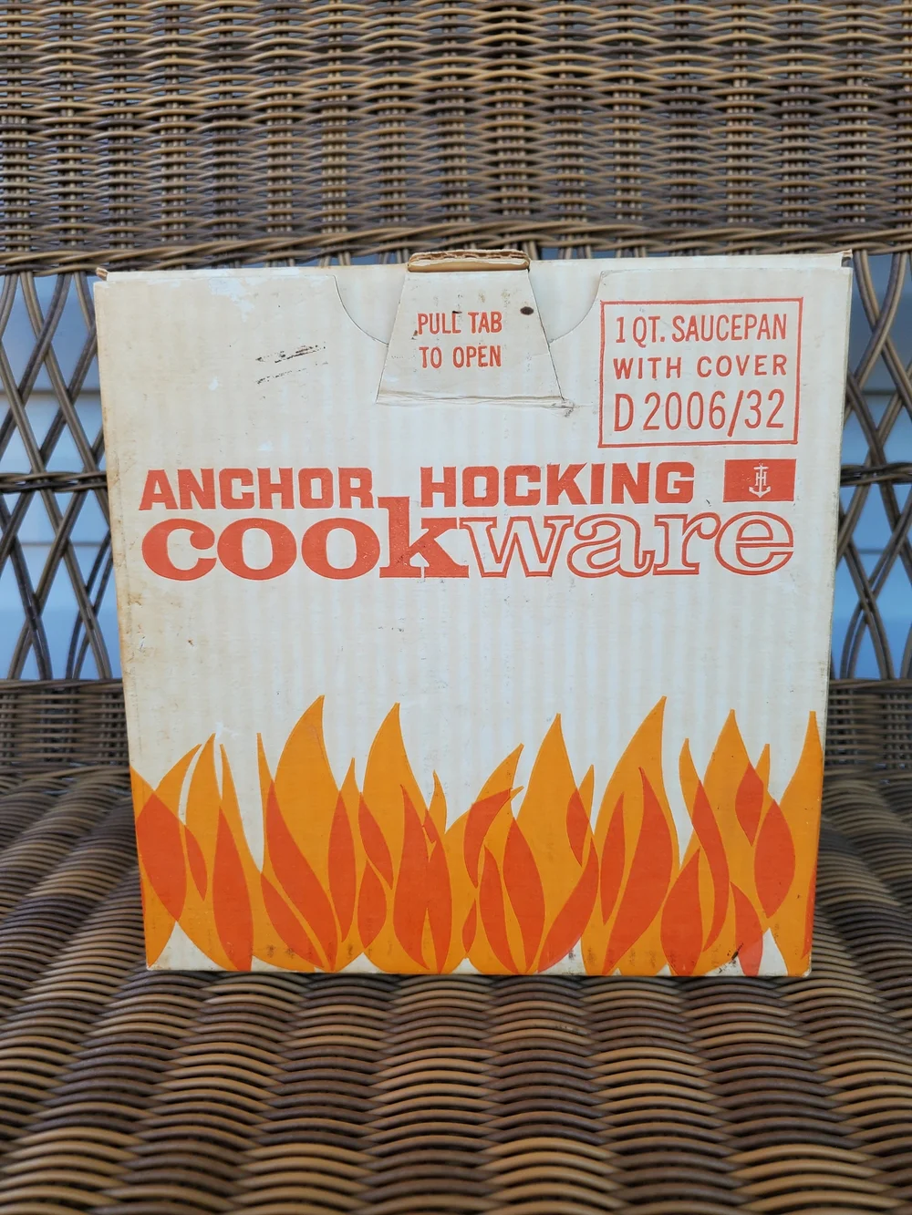 Vintage Anchor Hocking D2006/32 1 Qt Saucepan Black Wheat w/ Box MCM